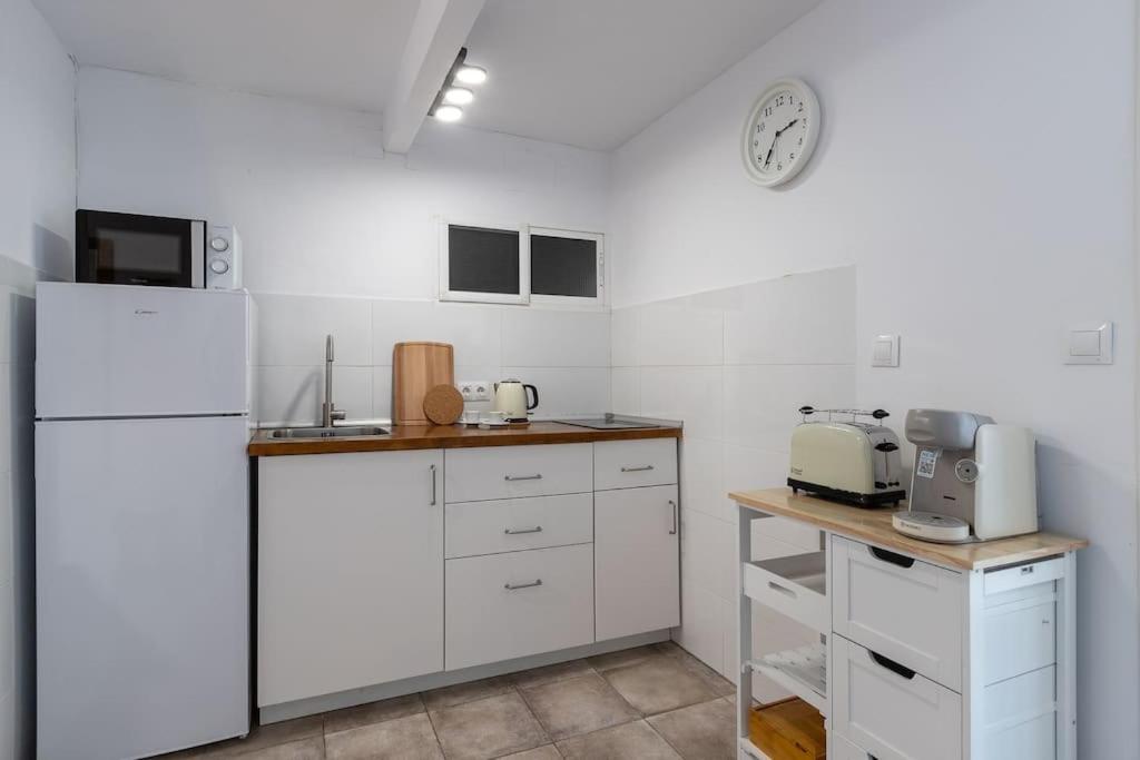 Apartamento Los Abedules เบนัลมาเดนา ภายนอก รูปภาพ